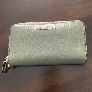 Micheal kors wallet green